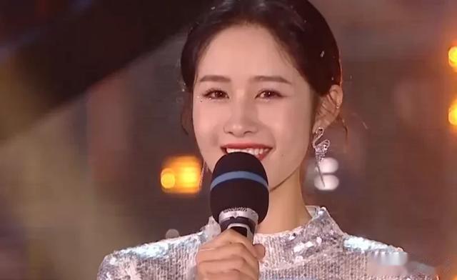 湖南卫视|何炅老了，齐思钧稳了：一场跨年晚会看清芒果台15位主持人新形势