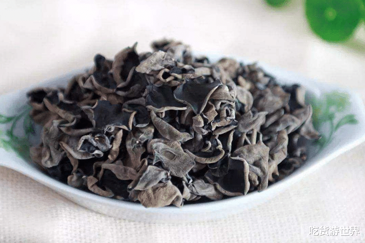 木耳|泡木耳，别用冷水泡，饭店大厨教你3招，10分钟泡发，又大又干净