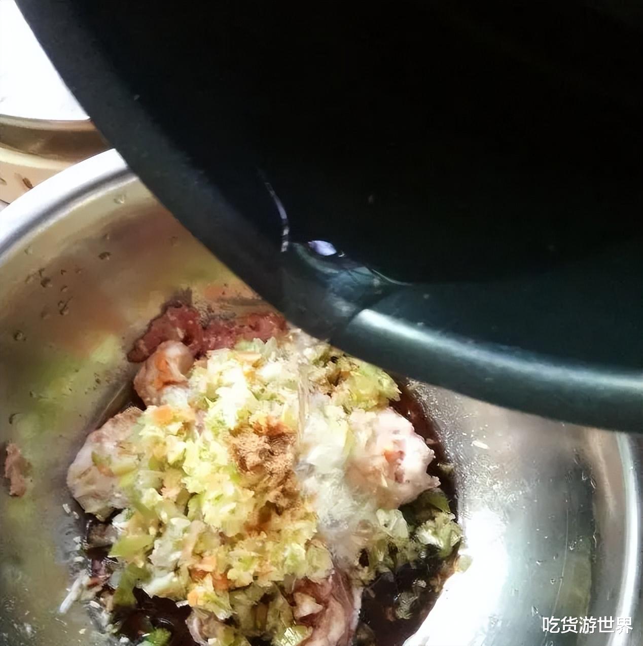 美食教程|肉馅想要好吃，调馅时多加2样，鲜嫩多汁，油润鲜香，没一点腥味