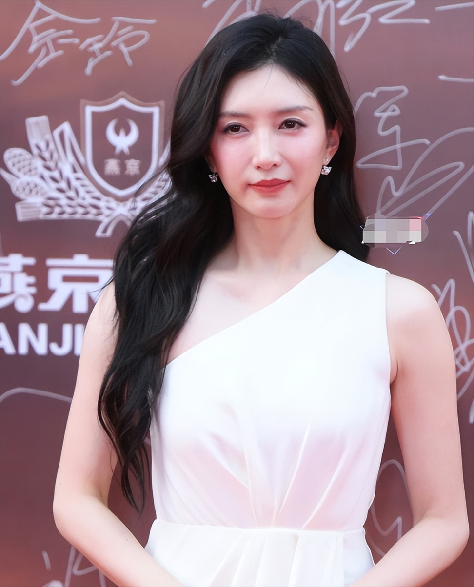 倪妮|还没翻红就翻车了,江疏影凭实力证明,有的女星不火是有原因的