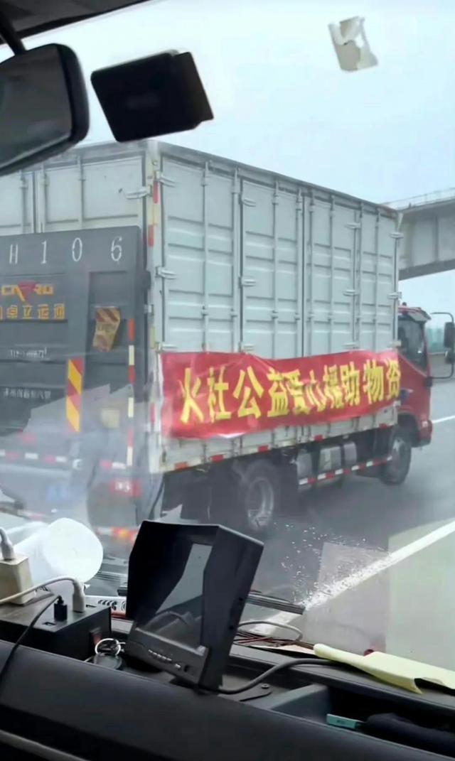 邓伦近况,发福认不出,开火锅店谋生,被曝隐婚生女遭圈内人疏远