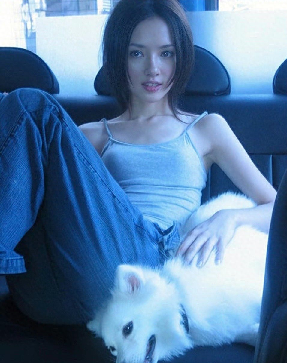 郭碧婷向佐合体走红毯,郭碧婷模样大变认不出,脸垮、老了很多