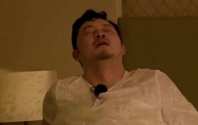 夫妻本是同林鸟，这一次谁也救不了沙溢，多次婚变后胡可大闹片场