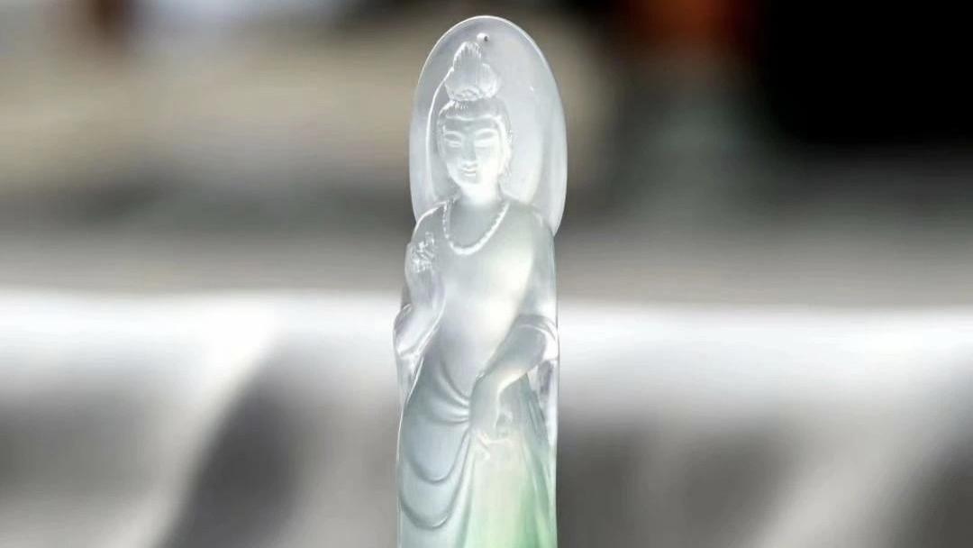 翡翠小入门：识别天然红翡的稀缺性。