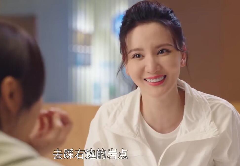 当科技脸女二遇上天然脸女主:在先天美人面前,后天雕刻不堪一击