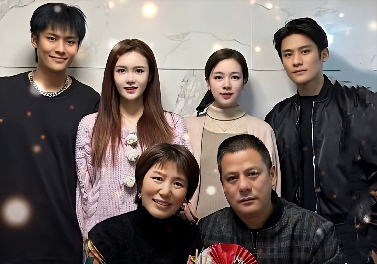 牵手门后,家人陪大杨嫂看演唱会,薛之谦投屏互动,传1个镜头10W