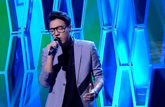 他是TVB绿叶公屋出身，人不帅但不菜，巴士追太太，凭坚持捱出头