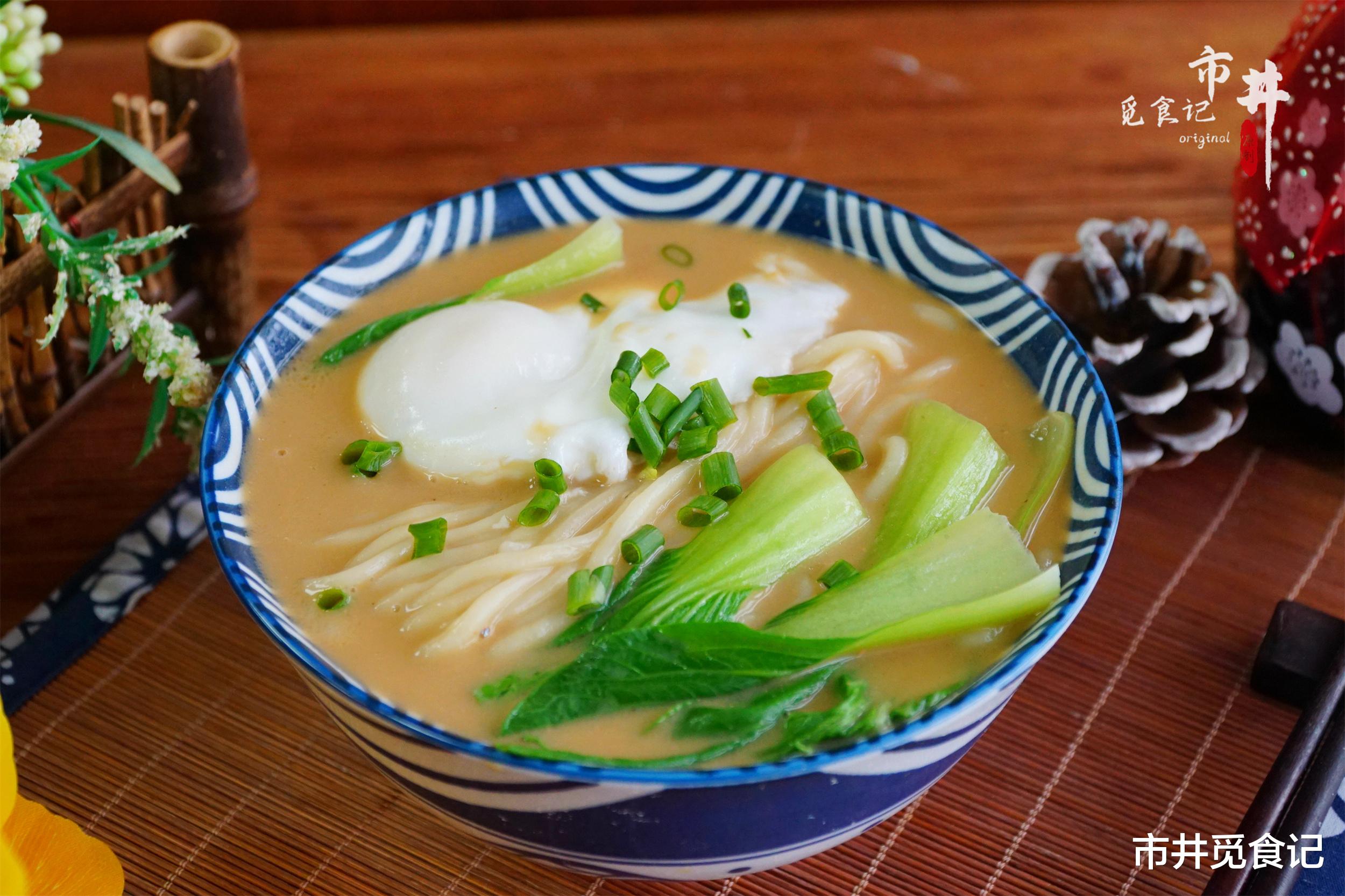 面条|冬天吃家常面条,别忘了多加2样料,发汗去寒,吃上一碗全身暖和