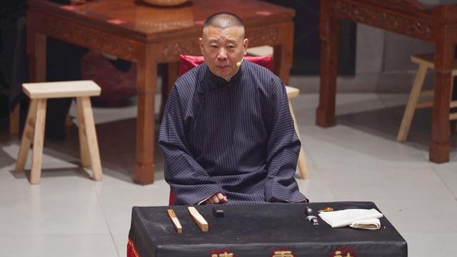 德云社撂地演出，众演员带来评书、单口，网友：没第一天热闹了