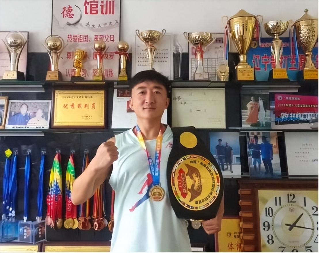 他是知名演员,40岁二胎得女,41岁突然离世将悲痛留给妻子与儿