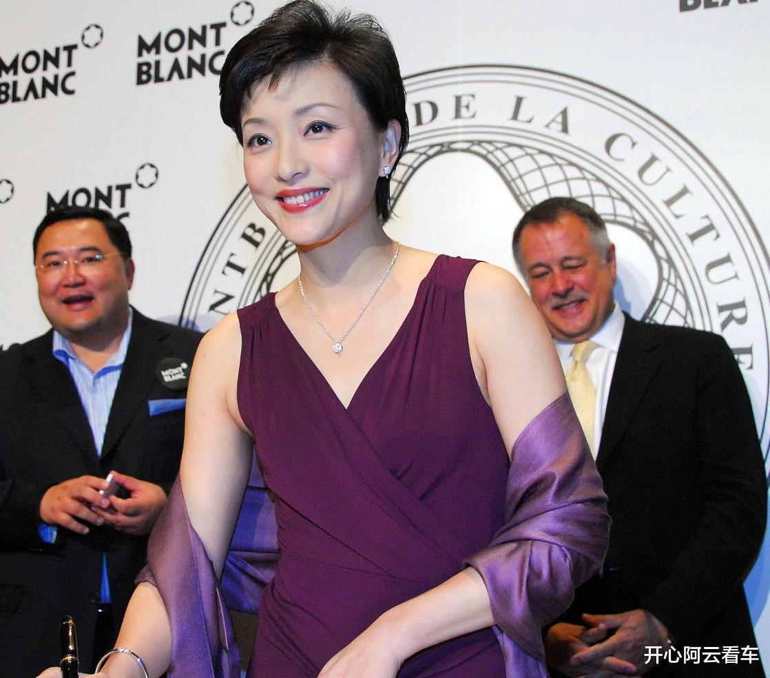 “鲜花插在牛粪”上的10位顶级女星，个个貌美如花，这是真爱吗？