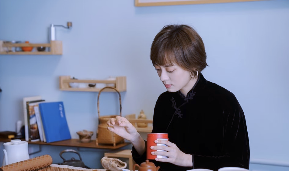 孙俪咋变这样了?41岁脸上沟壑明显,法令纹黑眼圈尽显老态