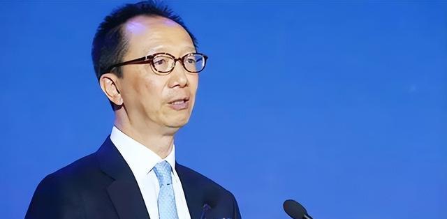 伏明霞|02年香港财神爷娶小26岁伏明霞,婚后不改风流,与妻子闺蜜传绯闻