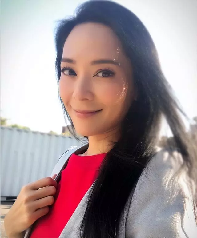 12年前，那个倒贴3套房嫁到河南农村的混血港姐郭羡妮，怎样了？