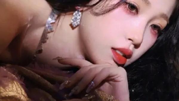 美甲 夏天到了，做唯美的美甲，让自己也变得活力起来吧