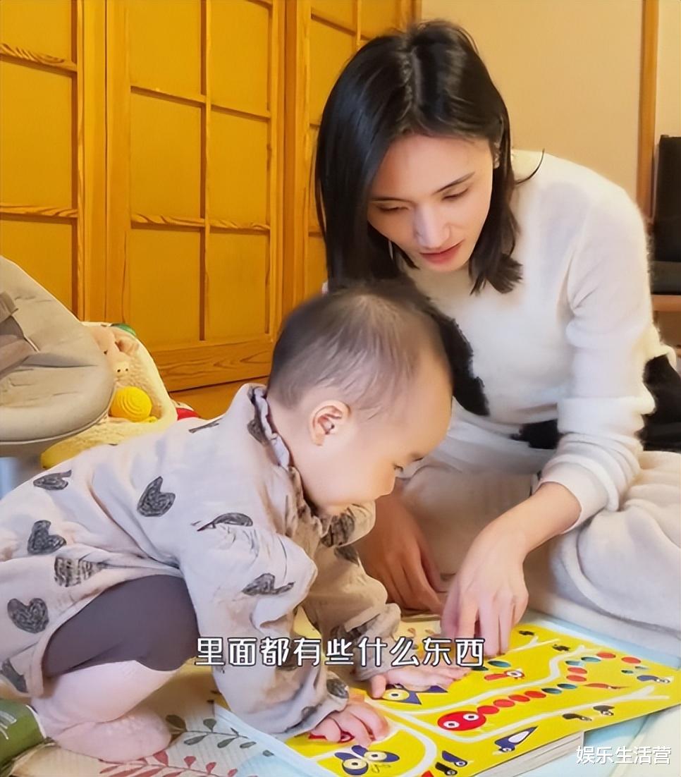 李亚鹏|海哈凌晨带女儿回娘家，做长期分居准备，李亚鹏和美女直播笑出褶