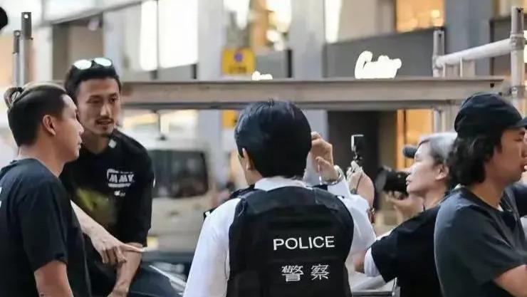 在香港的街头我有幸偶遇了谢霆锋他的脸庞真是英俊极了