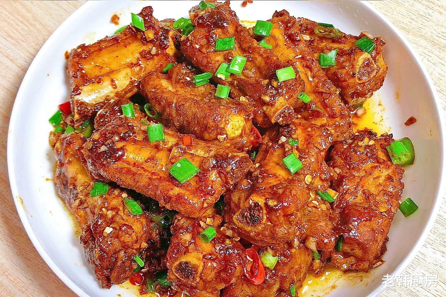 蒜香排骨|排骨别只会红烧了,教你蒜香排骨做法,蒜香浓郁,味道比饭店好吃