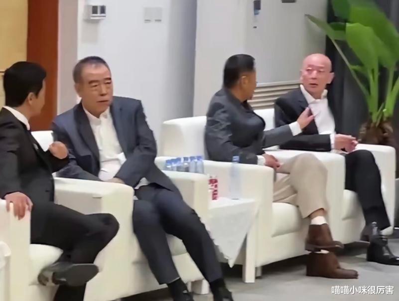 朱珠|芭莎慈善夜，36岁的赵丽颖，给所有女明星好好上了一课