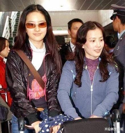 刘亦菲|“豪门金丝雀”刘亦菲的不堪上位史：成也干爹败也干爹