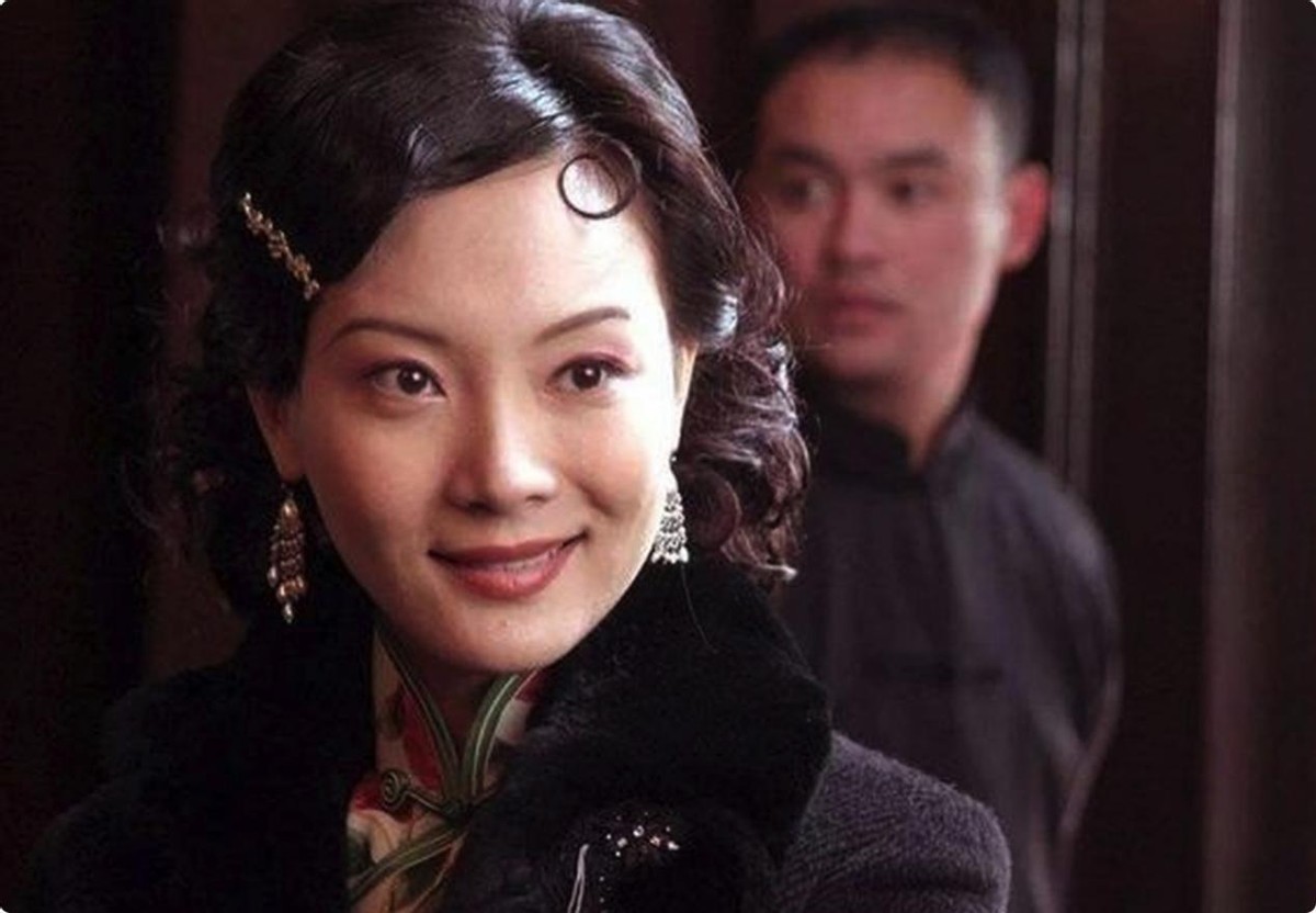 迟重瑞|微笑唇、肿胀苹果肌,《白色城堡》里最大败笔演员,让人看着难受