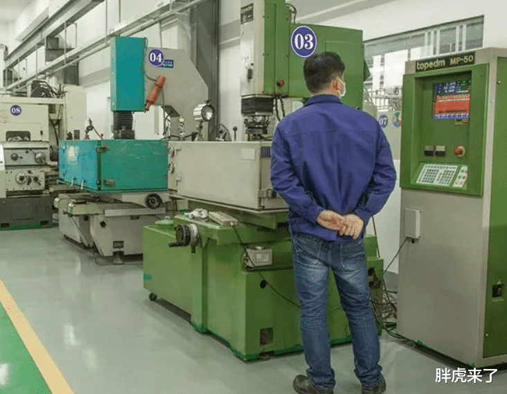 为什么很多工厂都不愿意招聘学历太高的员工背后原因很现实!