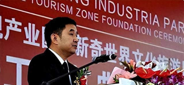 欠债800亿逃亡国外的他，带走明星女友与61亿，父亲葬礼也没回来