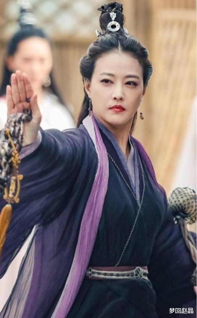 陈羽凡|过气艺人窘况：县城演出、直播被嘲、猛拍烂片，脸当鞋垫子