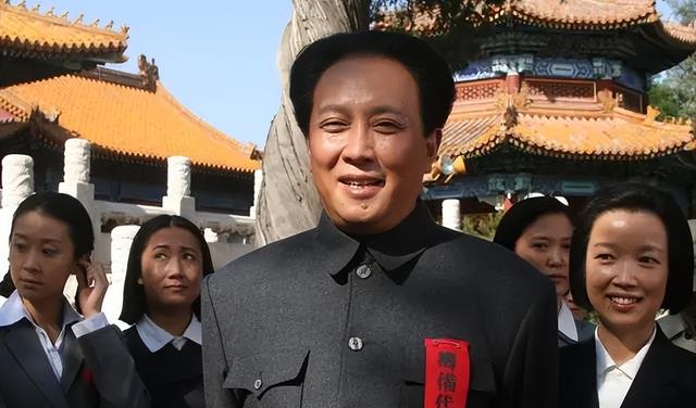 唐国强|照猫画虎,举一反三:下跪、吃茶叶、捡纸,更多细节被扒值得深思