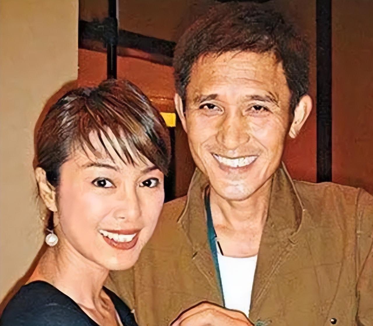 米雪|成龙苦追八年,67岁沦落酒楼卖唱?