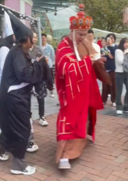 陈丽华立遗嘱:四个孩子每人100亿,多余财产全都归“唐僧老公”