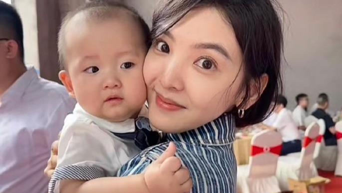 章若楠回温州参加妹妹婚礼，一身行头近10万，温州酒席菜色引争议