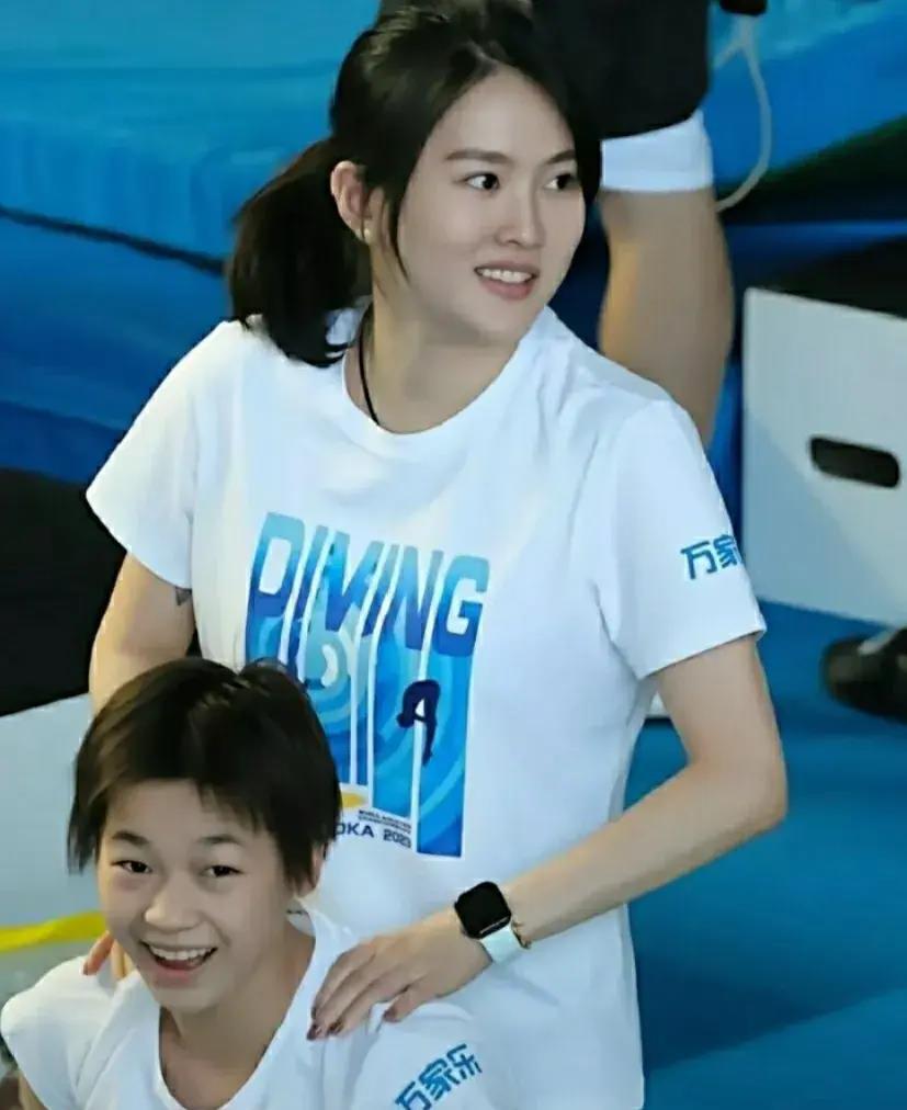 陈若琳享用7999元的黑天鹅蛋糕惹争议！奢侈？她对全红婵比自己好