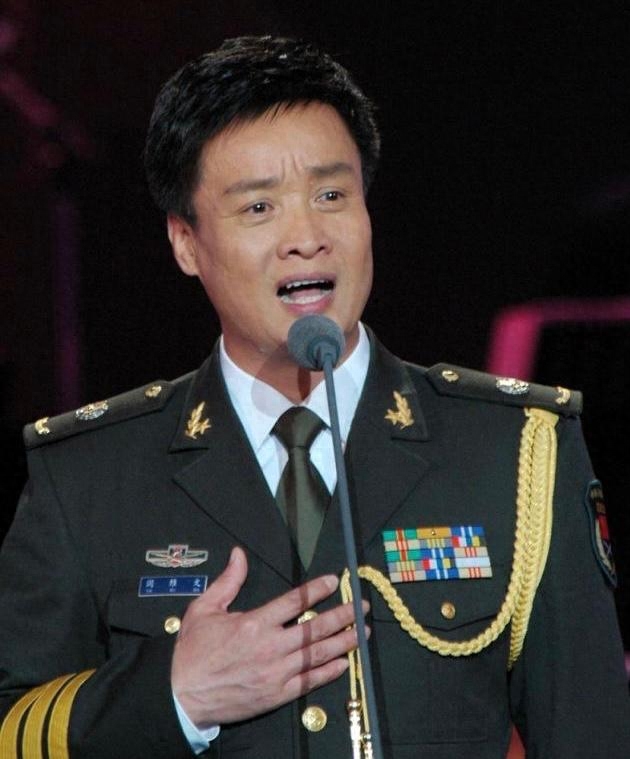 66岁阎维文:穿“天价”衣服,开班“圈钱”,评论区“已沦陷”