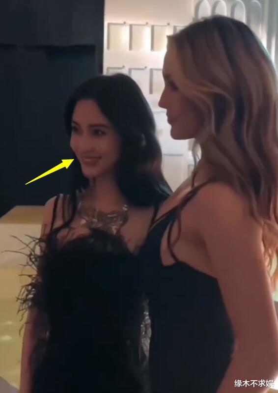 Angelababy|baby和高层互动，交头接耳举止暧昧，谄媚形象和荧屏前相差甚远！