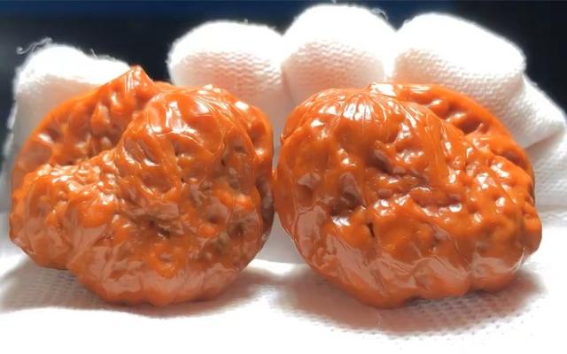 文玩核桃|还在高价买“蛤蟆头”?理性点吧,蛤蟆头价格终将跌回“冰点”!