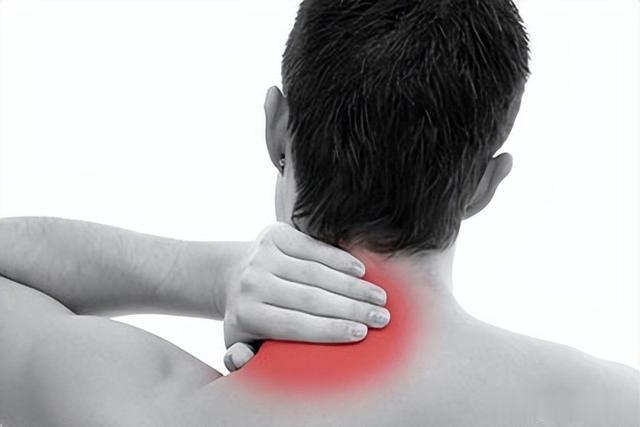 睡眠|手麻、肩胛骨区域疼痛,是怎么回事?不出意外,这3种可能性最大