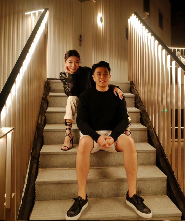 郑恺|程晓玥官宣新恋情，前任郑恺无奈被cue，果然是下一个更高更帅