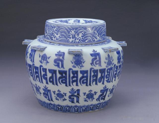 和田玉籽料|为什么青花瓷有着永不衰竭的生命力?