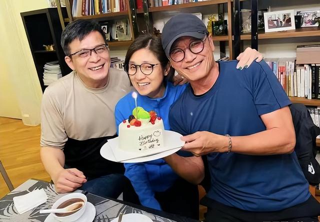 苗侨伟:“低头”不是懦弱,只是不舍得戚美珍难过