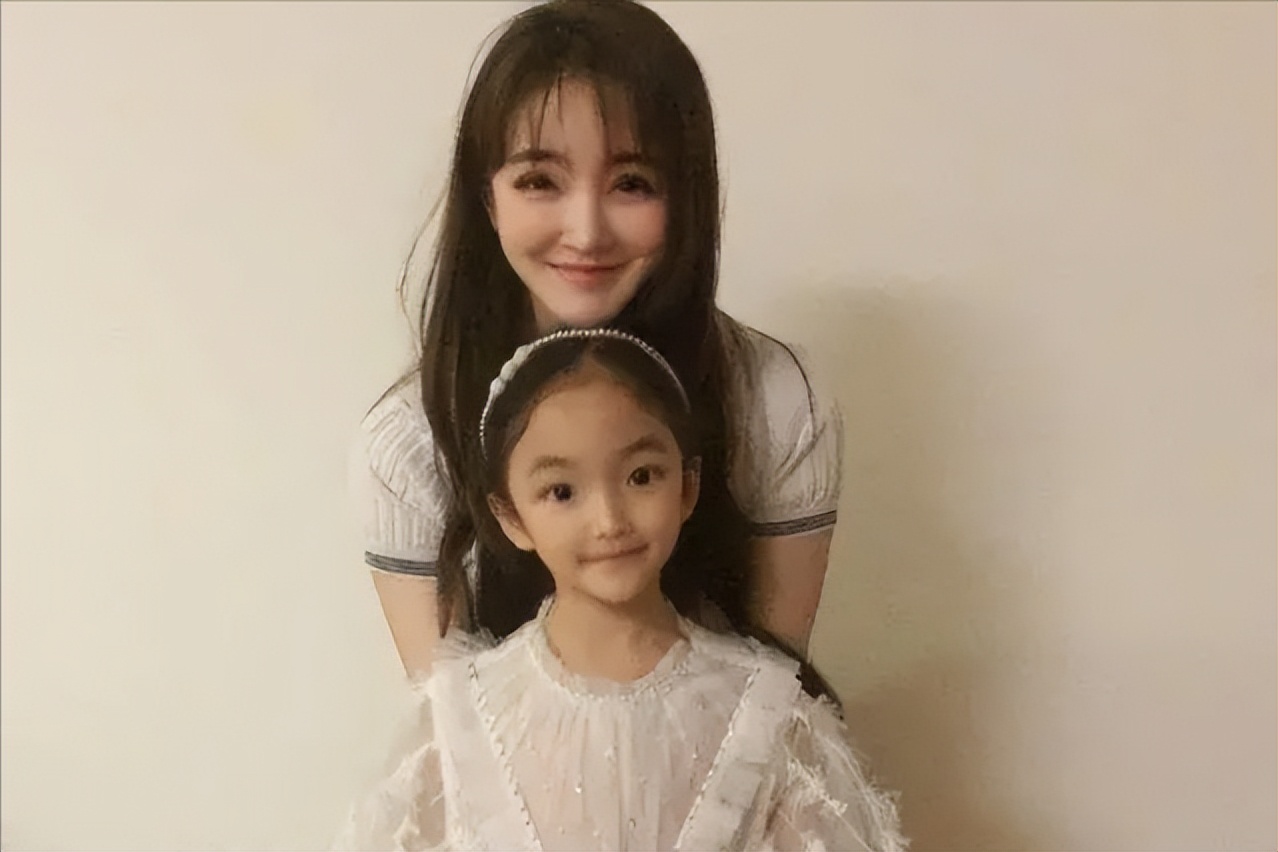 老公出轨张檬，她带女儿远走美国，离婚8年后她成了好莱坞高管