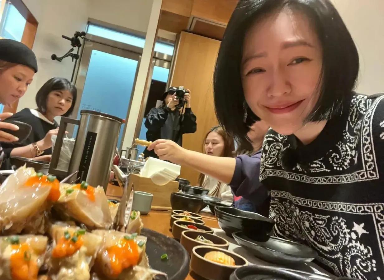 大S|曝大S工作挑肥拣瘦，推给小S要拿一半收入当介绍费