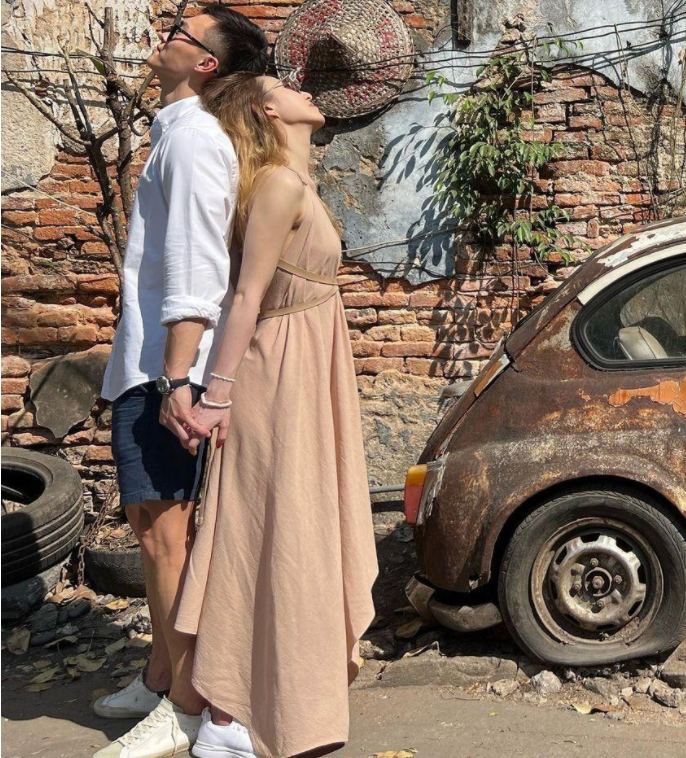 何超云|何超莲姐妹看演唱会,何超云消防员未婚夫罕同行,已融入赌王家族