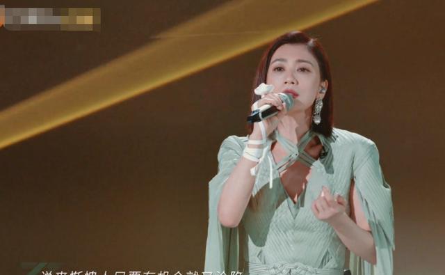 中年女星夏日近照：谢楠瘦削，卢靖姗自嘲脸塌，40岁蒋欣瘦了