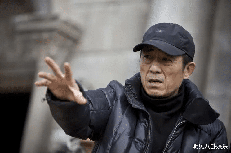 当年张艺谋与19岁嫩模进入酒店,面对记者,模特的回答太直白了