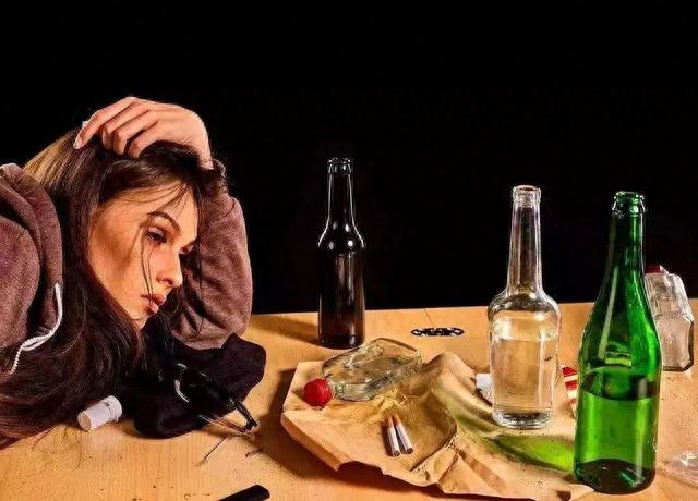 医生提醒:子宫“不欢迎”4种水果,女性要远离,常吃4种暖宫食物