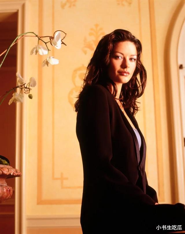 泽塔·琼斯：忍了花心老公23年，一双儿女都没能遗传她的高颜值