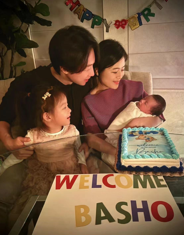 44岁主持人陈辰官宣二胎产子,首晒一家四口合影,老公全程陪伴