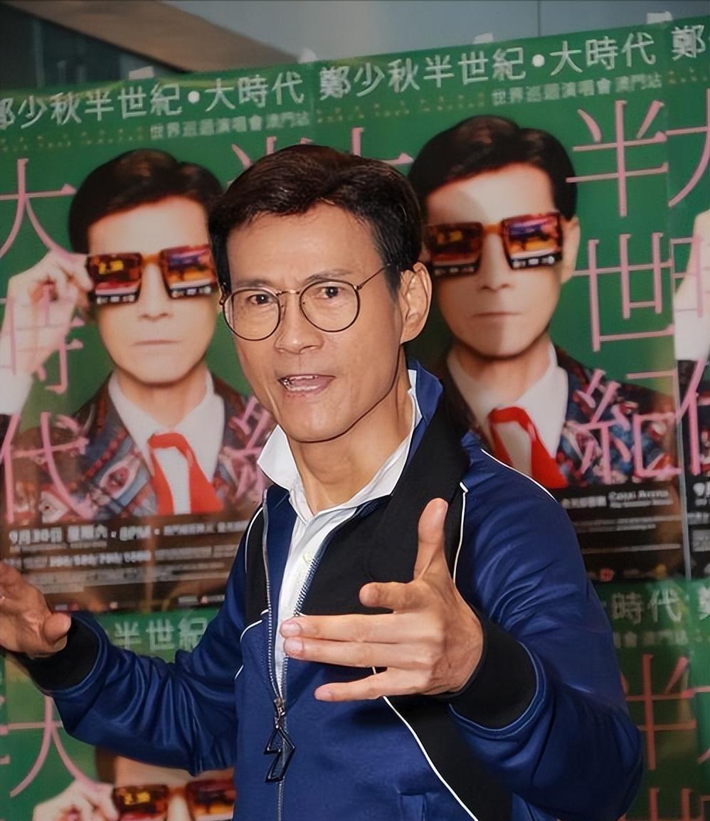 76岁郑少秋带三婚娇妻买豪车,大肆挥霍,夫妻两人长相如同两代人