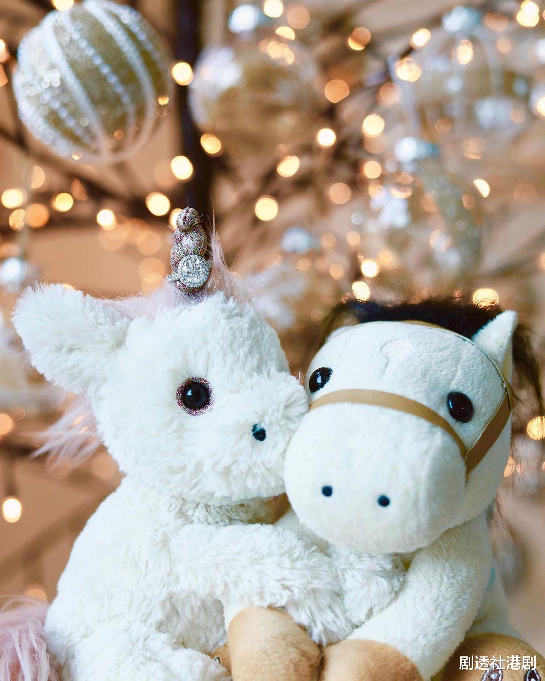 TVB|超甜!TVB花旦春节晒与视帝情侶裝照,晒爱成瘾曾暗示两人共浴